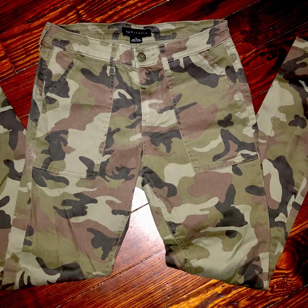 Sanctuary Camo pants Womens Size 26 NWOT